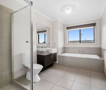 The Ultimate Family Home - Five Bedroom - Three Living - Photo 6