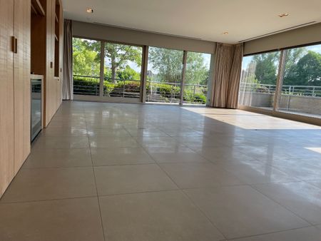 LUXE APPARTEMENT + zeer riant zongericht terras, dubbele garage & (wijn)kelder - Photo 3