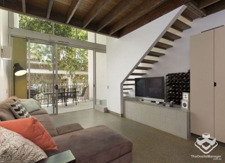 Space and Style in the W4 Woolstore - Photo 2