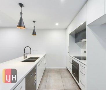 AIR CONDITIONED TWO BEDROOM UNIT WITH TWO CAR ACCOM! - Photo 5