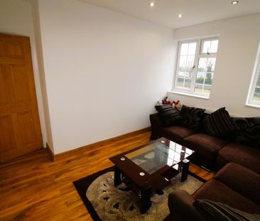 3 bedroom flat to rent - Photo 2