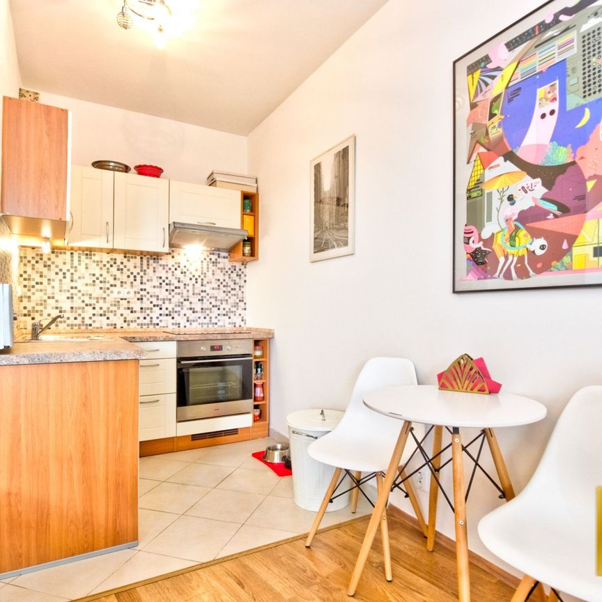Pronájem bytu 1+kk • 36 m² bez realitkyNademlejnská, Praha - Hloubětín - Photo 1