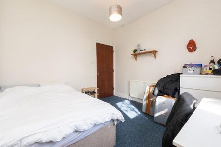 3 bedroom flat to rent - Photo 3