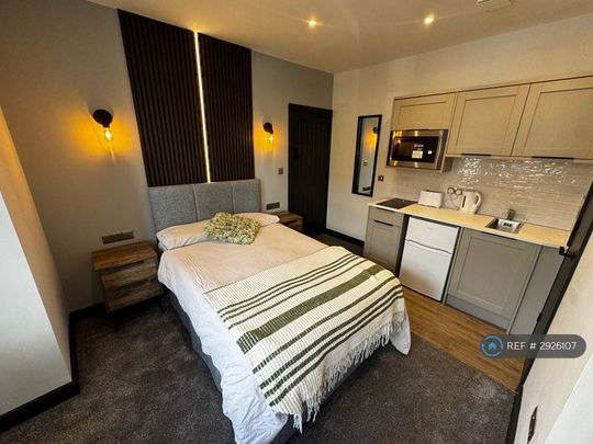 1 bedroom in a house share to rent - Photo 1