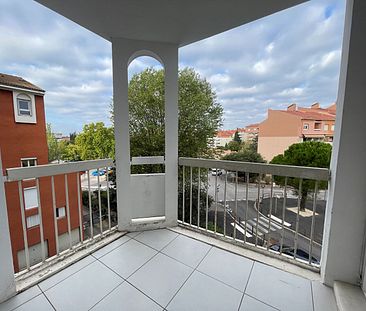 AIX EN PROVENCE - A LOUER - BEAU T3 MEUBLE AVEC BALCON - Photo 1