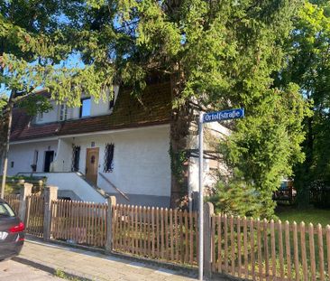 Wohnung innerhalb einer sanierungsbedürftigen DHH zu vermieten - Foto 1