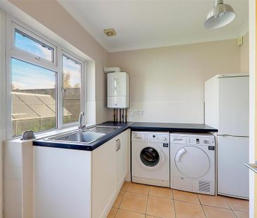 3 bedroom detached bungalow to rent - Photo 3