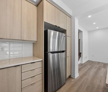 For Lease - 18 Ivory Road, Barrie, Ontario - Photo 1