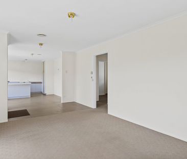 Low Maintenance Villa in Central Location - Photo 4