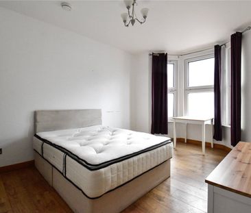 Well presented studio apartment to rent within walking distance of ... - Photo 1