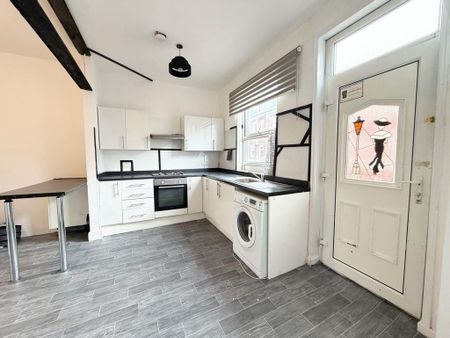 4 bedroom terraced house to rent - Photo 2