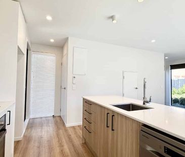 Two Bedroom Executive Townhouse - Photo 3