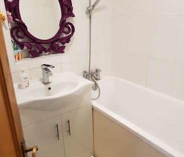 2 Bed Terraced House, Britton Close, SE6 - Photo 2