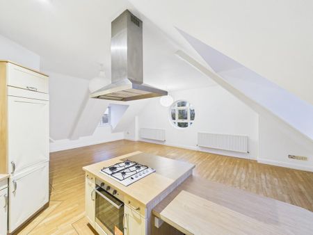 2 bedroom penthouse to rent - Photo 3