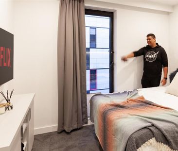 1 bedroom in a flat share to rent - Photo 2