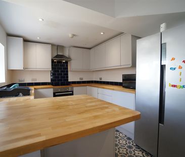 96 Caernarfon Road - Photo 3