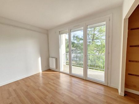Location Appartement 4 pièces 63m² AGEN 47000 - Photo 2