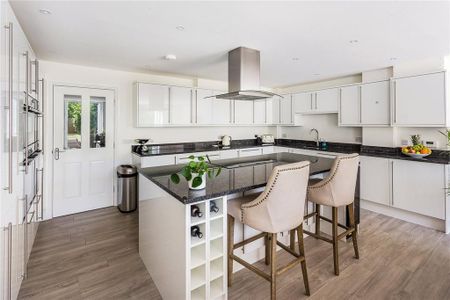 4 bedroom semi-detached house to rent - Photo 4
