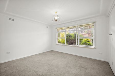 Charming Family Home - Photo 2