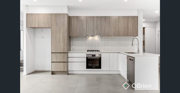 Modern Townhouse Living - Photo 1