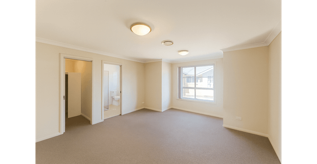 Luxury 3 Bedroom Townhouse in Casula! - Photo 1
