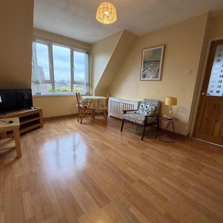 39B Carnbrae Park, Castlereagh, Belfast, BT8 6TP - Photo 1