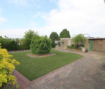 2 bedroom bungalow to rent - Photo 2