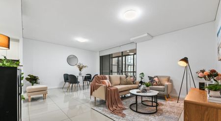 Modern and Spacious Two Bedroom Apartment 300M From Train Station and Shops - Photo 5