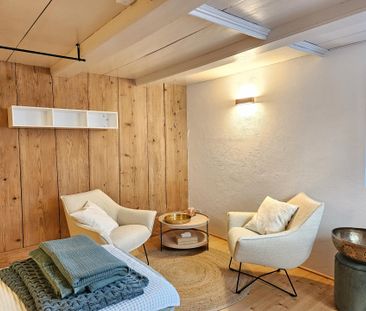 Modernes Riegelhaus mit bewegender Geschichte im Dorfzentrum - Photo 1