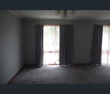 1/27 Preston Avenue, Endeavour Hills, Vic 3802 - Photo 1