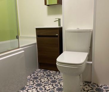 3 bedroom flat to rent - Photo 3