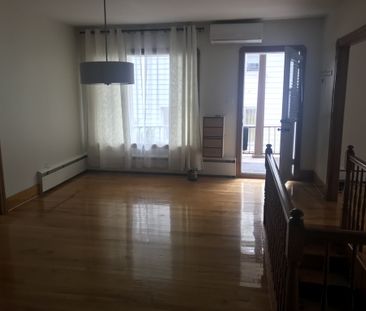 Grand 5 1/2 à Louer, 2 Chambres - Photo 2