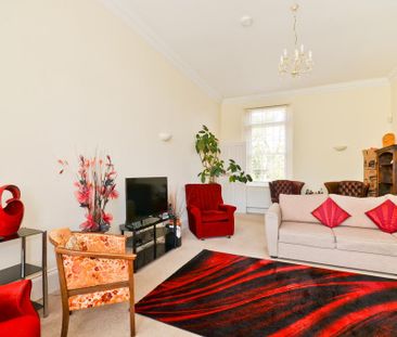 3 bedroom flat to rent - Photo 1