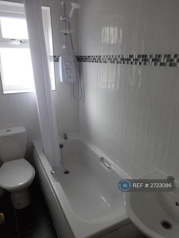 2 bedroom terraced house to rent - Photo 3