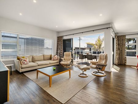 Premium beachside living on sought-after Karewa Parade - Photo 4