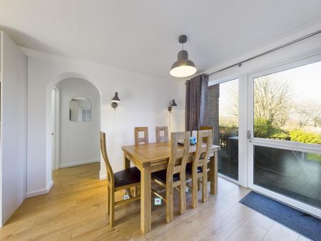 4 bedroom semi-detached house to rent - Photo 4