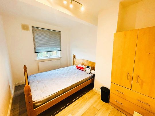 1 bedroom in a house share to rent - Photo 1