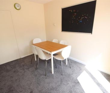 5 bedroom semi-detached house to rent - Photo 2