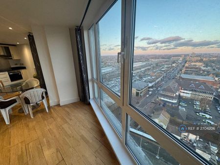 1 bedroom in a flat share to rent - Photo 5