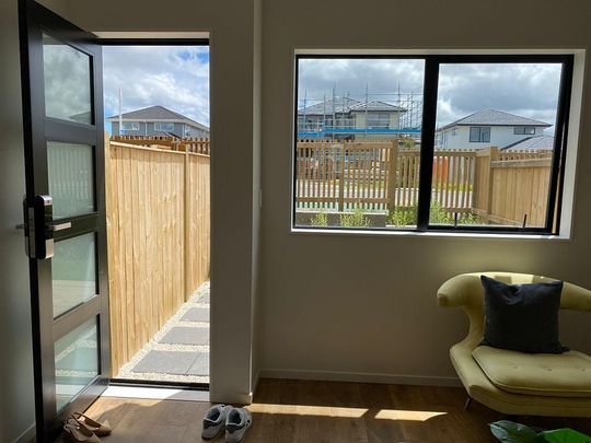 Great location 2 Bedroom Townhouse in Whenuapai - Photo 1