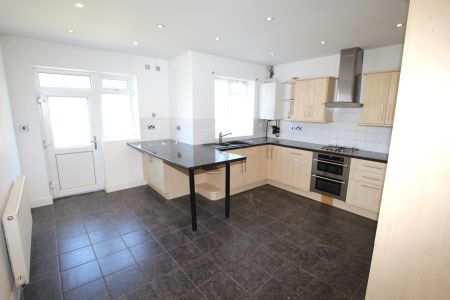 5 bedroom terraced house to rent - Photo 5