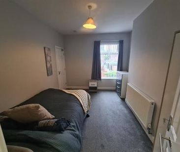 Room 4, 14 Royal Avenue - Photo 1