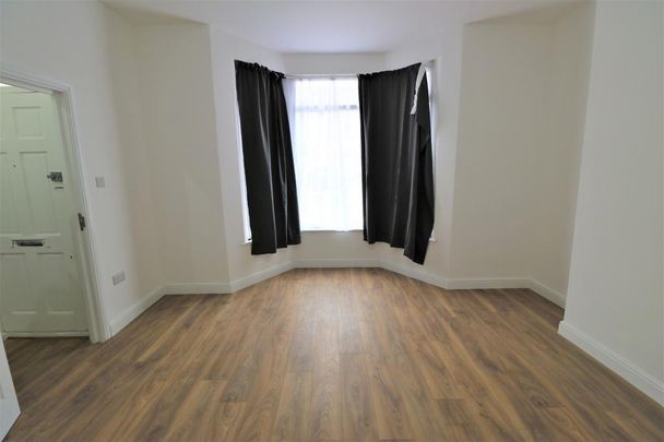 3 bedroom flat to rent - Photo 1