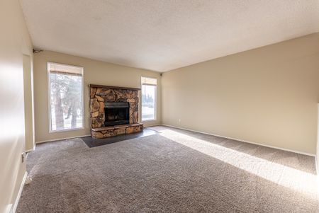 Newley Renovated Duplex close to Bower Mall!! - Photo 2