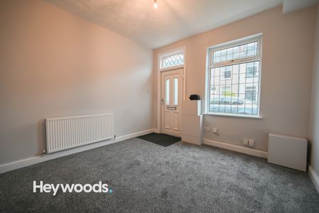 2 bed terraced house to rent in Sparrow Terrace, Newcastle, Staffordshire - Photo 2