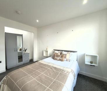 1 bedroom in a flat share to rent - Photo 2