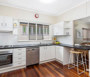 Charming Cottage in Prime Location - Photo 6