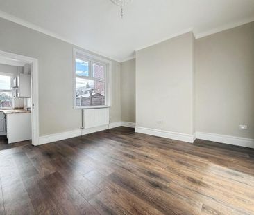 4 bedroom terraced house to rent - Photo 6