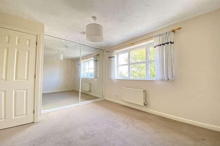 Rosebanks, Nr Town Centre, RG21 - Photo 3