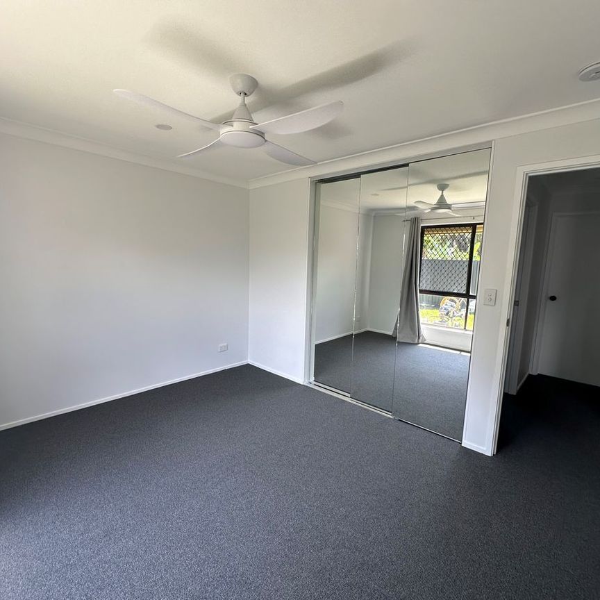 2/7 Burwood Court, Labrador, QLD 4215 - Photo 1